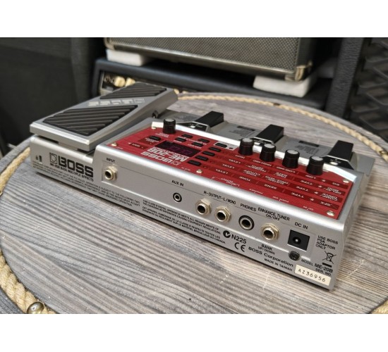 Boss ME-20B Bass Multiple Effects басовый процессор USED