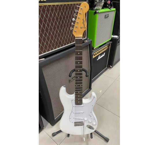 Grass Roots G-SE-50R электрогитара, цвет белый USED