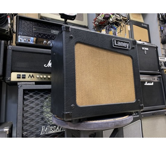 Laney CUB12R Гитарный ламповый комбоусилитель, 15 Вт USED