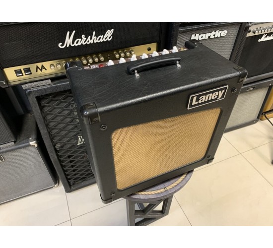Laney CUB12R Гитарный ламповый комбоусилитель, 15 Вт USED