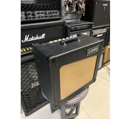 Laney CUB12R Гитарный ламповый комбоусилитель, 15 Вт USED