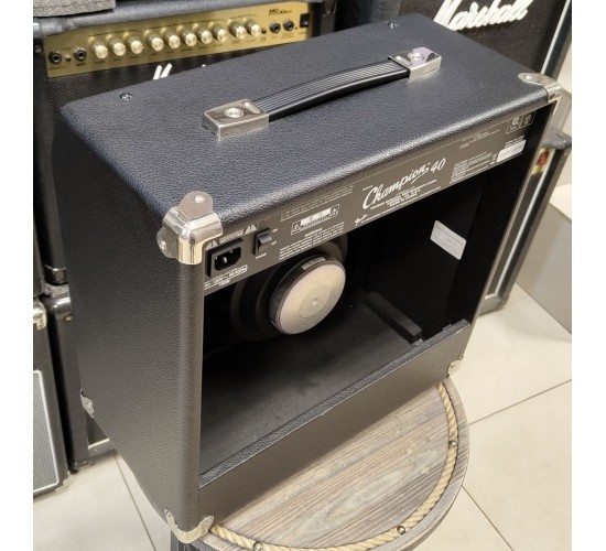 Fender Champion 40 гитарный комбоусилитель, 1x12