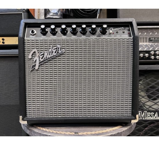 Fender Champion 20 гитарный комбоусилитель USED