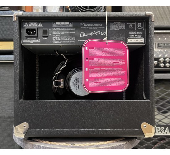 Fender Champion 20 гитарный комбоусилитель USED