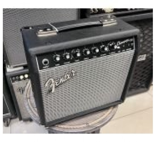 Fender Champion 20 гитарный комбоусилитель USED
