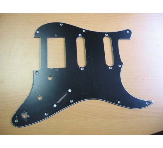 Панель на Stratocaster 62 style под бриджевый хамбакер, черный трехслойный пластик, 11 крепежных отверстий