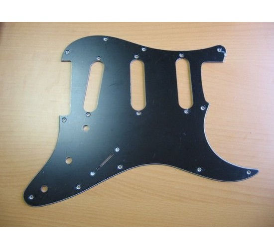 Панель на Stratocaster 62 style, черный трехслойный пластик, 11 крепежных отверстий