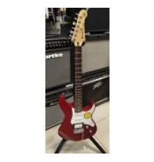 Yamaha Pacifica PAC112V электрогитара, цвет красный USED