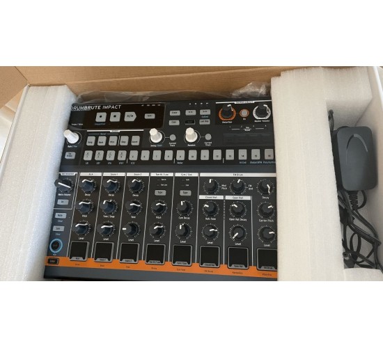 Arturia DrumBrute Impact аналоговая драм-машина, выставочный образец