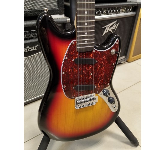 Bacchus Mustang BMS-1R 3TS электрогитара, цвет 3 Tone Sunburst USED