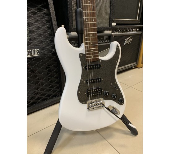 Fender Squier Affinity Stratocaster HSS электрогитара, цвет Olympic White USED
