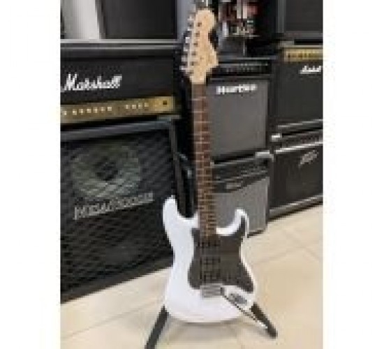 Fender Squier Affinity Stratocaster HSS электрогитара, цвет Olympic White USED