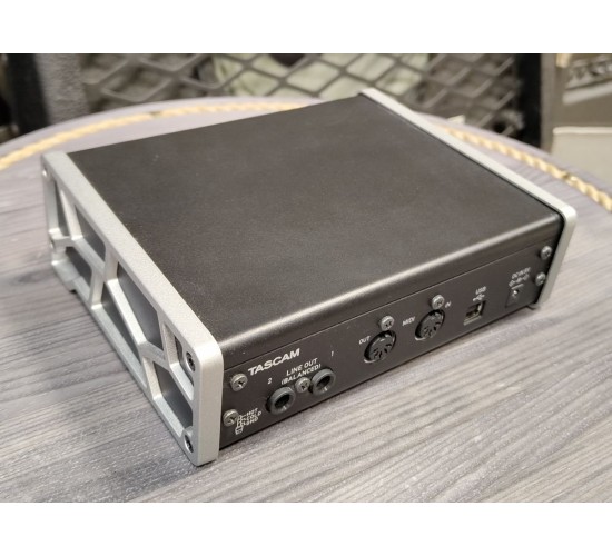 Tascam US-2X2 USB аудио интерфейс USED