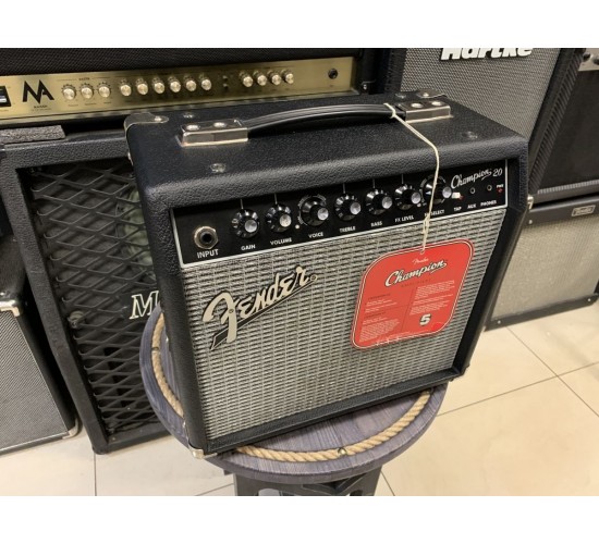 Fender Champion 20 гитарный комбоусилитель, питание 110V USED