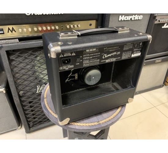 Fender Champion 20 гитарный комбоусилитель, питание 110V USED