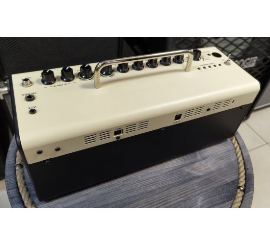 Yamaha THR10 гитарный усилитель 10 Вт USED