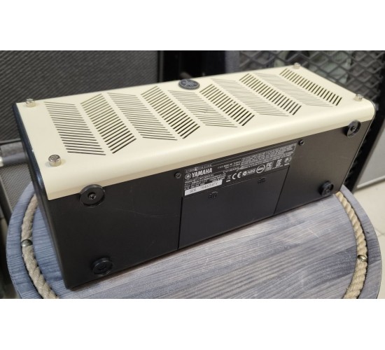 Yamaha THR10 гитарный усилитель 10 Вт USED