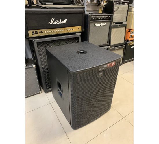 Electro-Voice ELX118P активный сабвуфер, 18', 700Вт, цвет черный USED