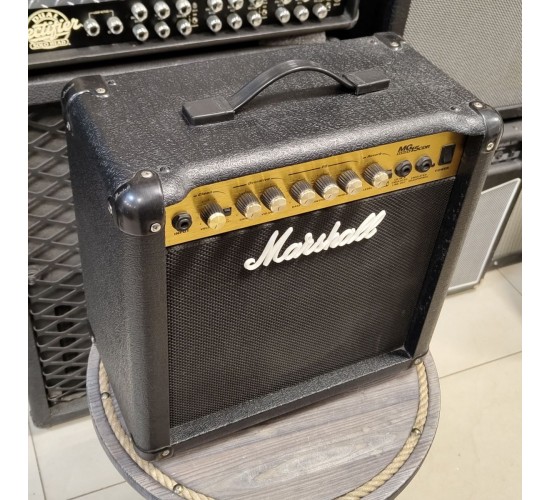 Marshall MG15CDR гитарный комбоусилитель, 15 Вт USED