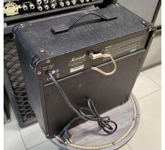 Marshall MG15CDR гитарный комбоусилитель, 15 Вт USED