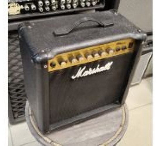 Marshall MG15CDR гитарный комбоусилитель, 15 Вт USED