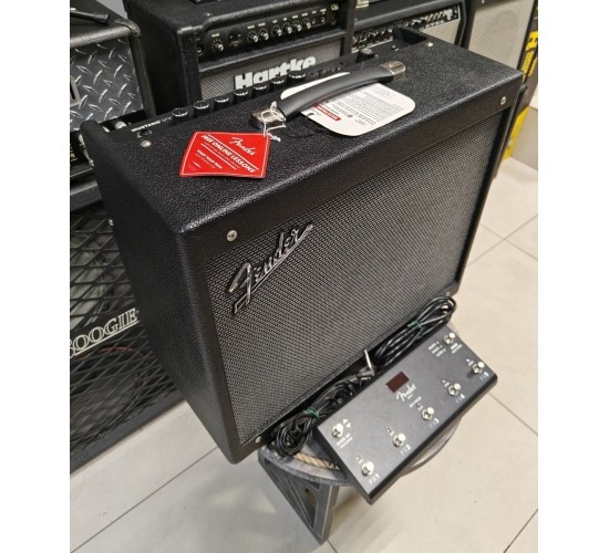 Fender Mustang GTX100 гитарный комбоусилитель, 100 Вт, выставочный образец