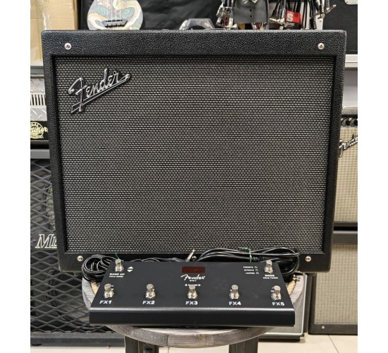 Fender Mustang GTX100 гитарный комбоусилитель, 100 Вт, выставочный образец
