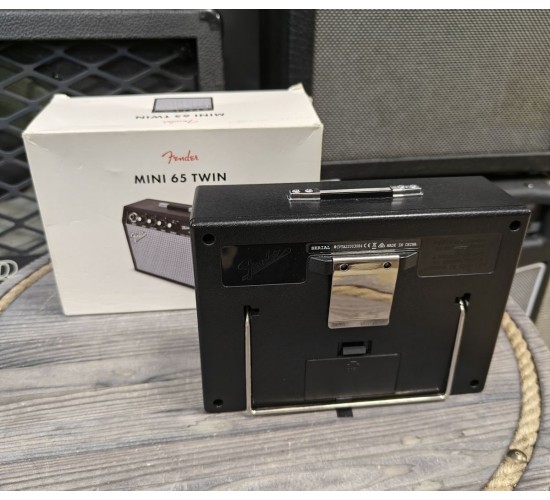 Fender Mini‘65 Twin-Amp комбоусилитель для электрогитары, 1 Вт USED