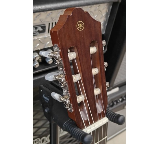 Yamaha CG142C классическая гитара USED