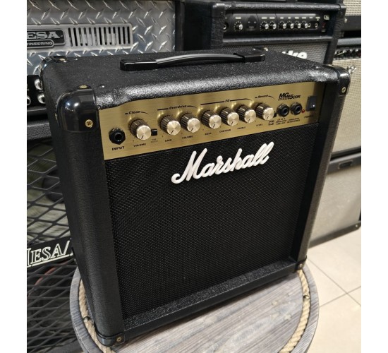 Marshall MG15CDR комбоусилитель гитарный, 15 Вт USED