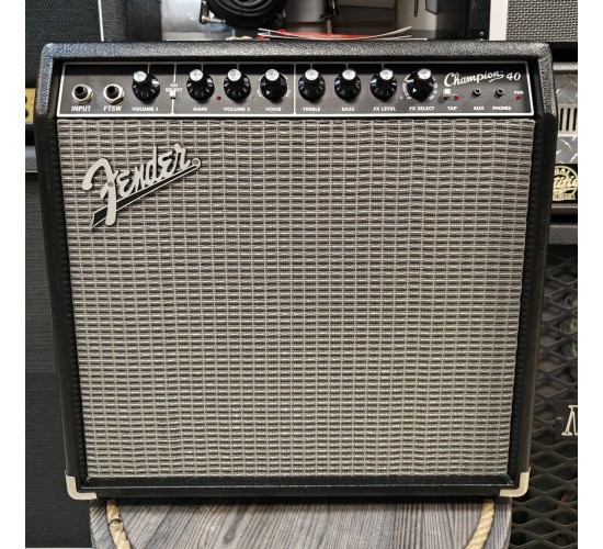 Fender Champion 40 гитарный комбоусилитель, 1x12