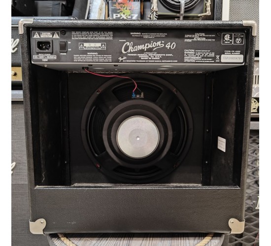 Fender Champion 40 гитарный комбоусилитель, 1x12