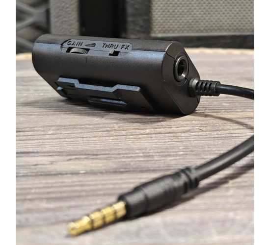IK Multimedia iRig 2 интерфейс для гитары с аналоговым подключением к iOS устройства USED