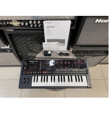 Roland JD-XI синтезатор-вокодер, с чехлом USED