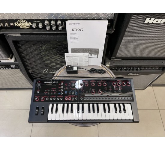 Roland JD-XI синтезатор-вокодер, с чехлом USED