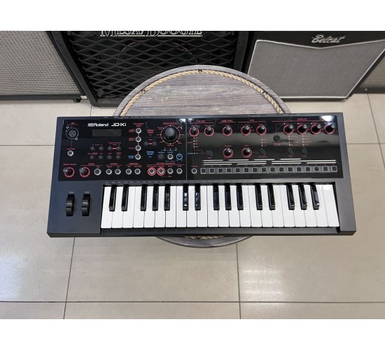 Roland JD-XI синтезатор-вокодер, с чехлом USED