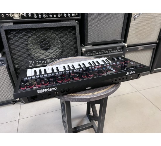 Roland JD-XI синтезатор-вокодер, с чехлом USED