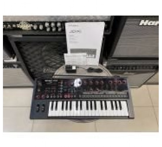 Roland JD-XI синтезатор-вокодер, с чехлом USED