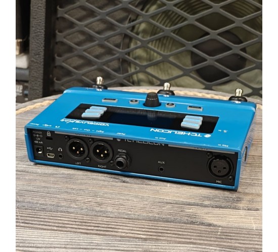 TC Helicon Voicelive Play напольный вокальный процессор эффектов USED