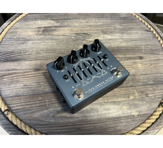 Darkglass Electronics Alpha Omega Ultra V.2 AUX предусилитель, дисторшн для бас-гитары USED