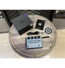 Darkglass Electronics Alpha Omega Ultra V.2 AUX предусилитель, дисторшн для бас-гитары USED