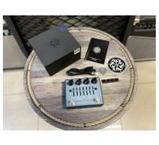 Darkglass Electronics Alpha Omega Ultra V.2 AUX предусилитель, дисторшн для бас-гитары USED