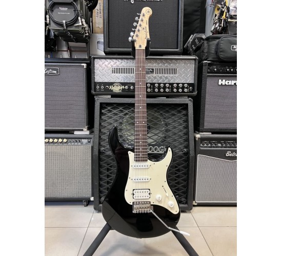 Yamaha PACIFICA 112 BL электрогитара, цвет черный USED