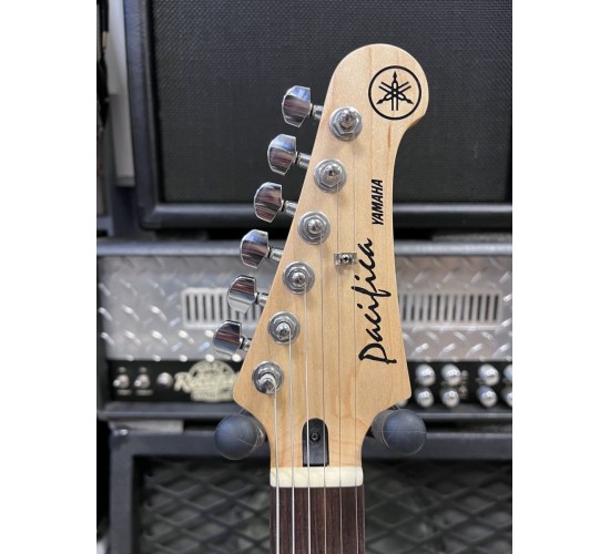Yamaha PACIFICA 112 BL электрогитара, цвет черный USED