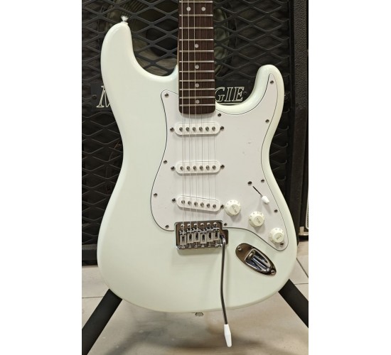 Fender Squier Stratocaster Affinity SSS электрогитара, цвет Olympic White USED