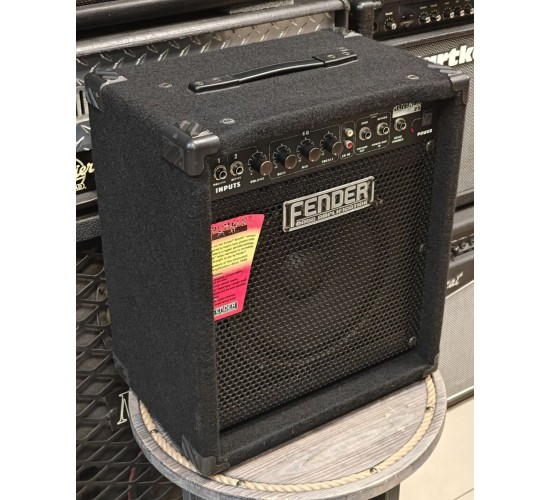 Fender RUMBLE 25 комбоусилитель басовый USED