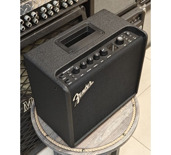 Fender Mustang LT25 Комбоусилитель для электрогитары, 25 Ватт USED