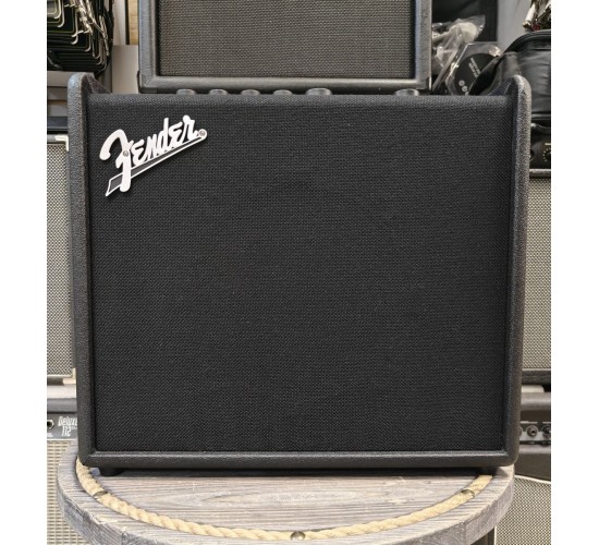 Fender Mustang LT25 Комбоусилитель для электрогитары, 25 Ватт USED