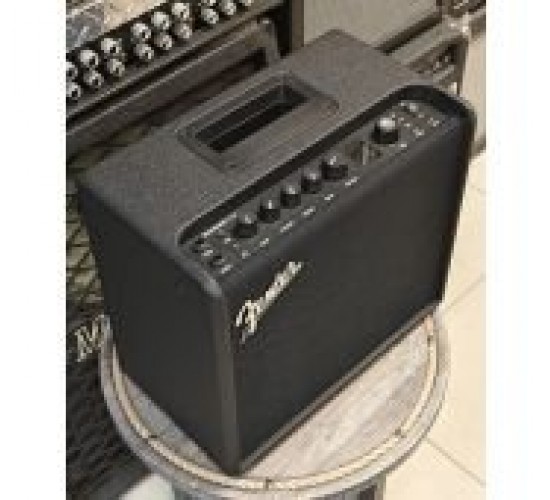Fender Mustang LT25 Комбоусилитель для электрогитары, 25 Ватт USED