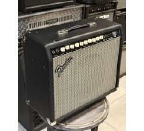 Fender Deluxe 112 Plus гитарный транзисторный комбоусилитель, США USED